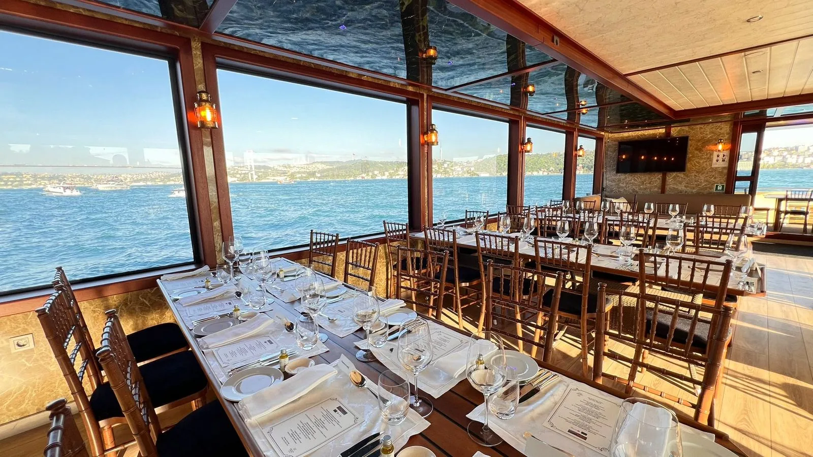 Boğaz manzaralı panoramik salon